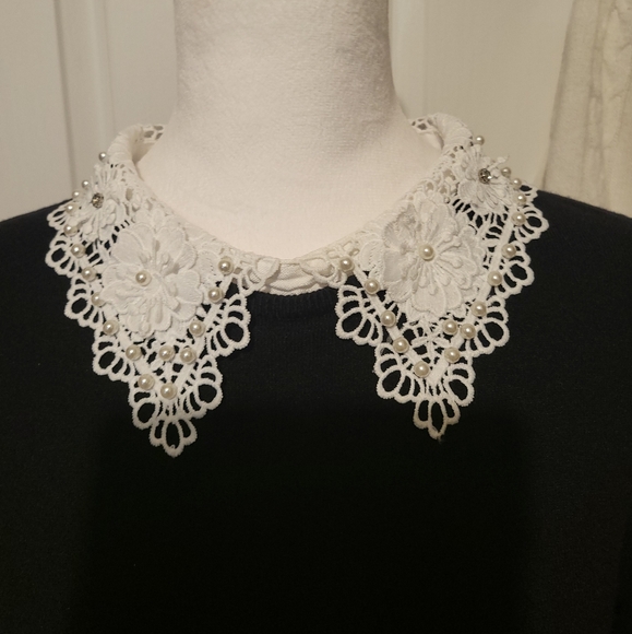 25: Sweater with Lace and Pearl Collar: p2p: 19inLength: 21in